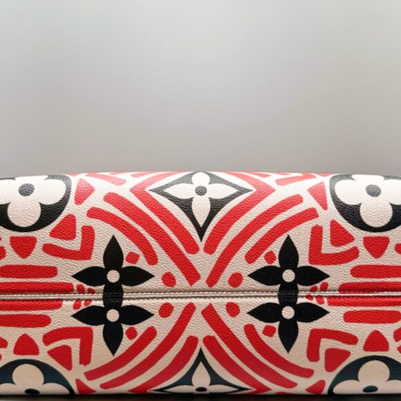 Louis Vuitton Monogram Giant Crafty Onthego GM - Picture 5 of 10